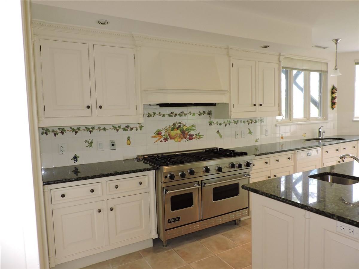 11 Bayview Road Continued